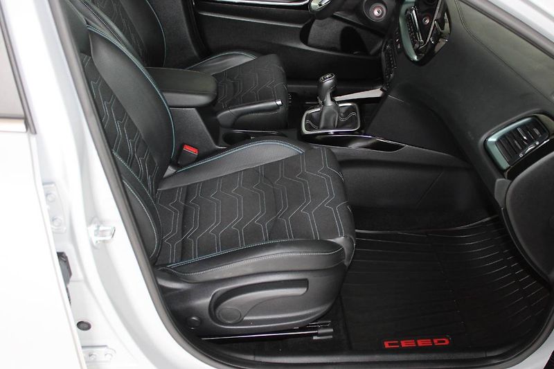 Kia Ceed (2024) 1.5 T- GDI  EDICE 30 103kW man - fotka 26 z 33