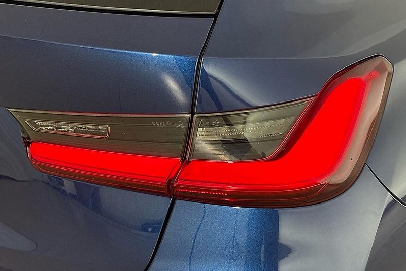 BMW Řada 3 320d xDrive - fotka 5 z 27
