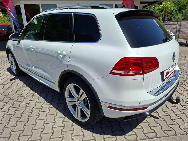 Volkswagen Touareg (2015) 4.2TDI 250kW R-LINE -ČR - fotka 5 z 49
