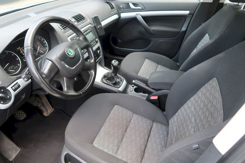 Škoda Octavia (2011) Ambiente Plus 1.4 TSI 90 kW - fotka 10 z 22