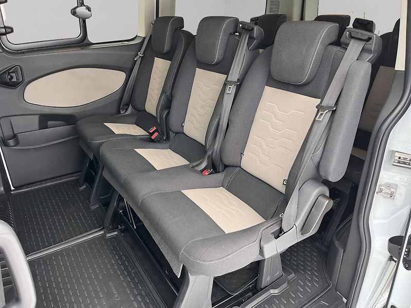 Ford Tourneo Custom (2017) 2.0 96kw, 1.maj, ČR, tažné, DP - fotka 21 z 24