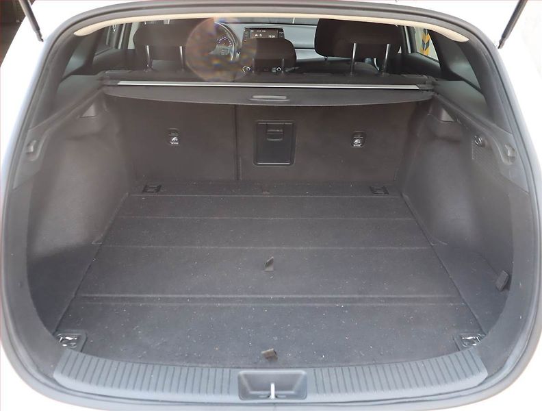 Hyundai i30 (2022) Family 1.5 T-GDI MHEV - fotka 12 z 14