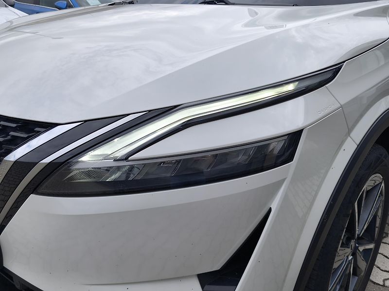 Nissan Qashqai 2021 ČR 1.3 DIG-T 116kW TEKNA+ - fotka 29 z 39