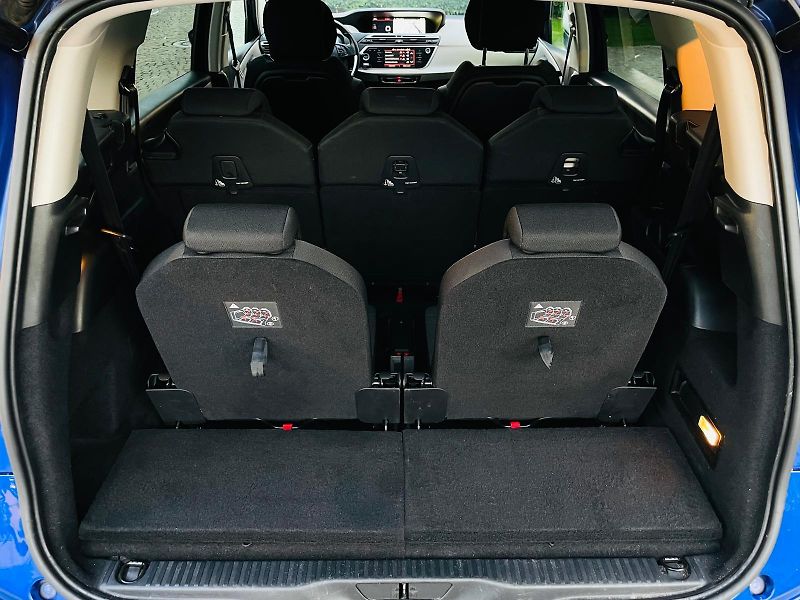 Citroën Grand C4 Picasso 2.0HDi MANUÁL 7MÍST SENZORY - fotka 21 z 46