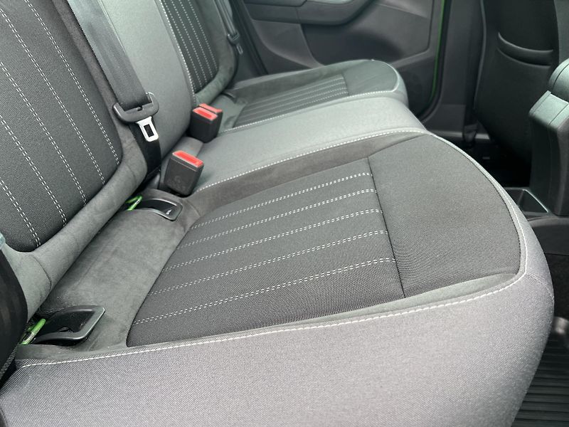 Škoda Fabia Style+ 1.0TSi KAMERA ČR 1.MAJ. - fotka 32 z 46
