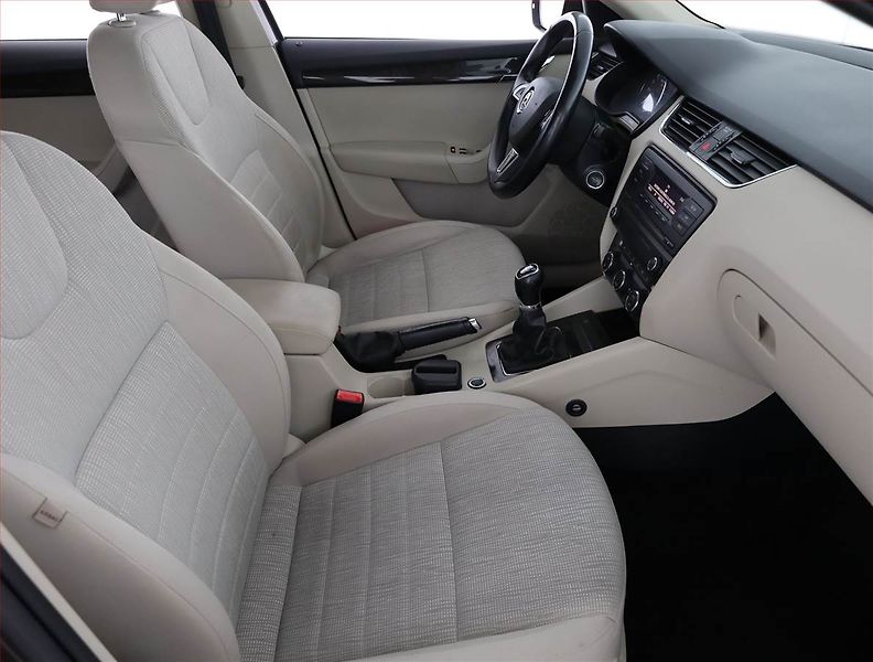 Škoda Octavia (2013) Elegance 1.6 TDI, Serv.kniha - fotka 7 z 14