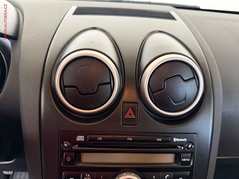 Nissan Qashqai (2008) 2.0dCi 4x4, TZ - fotka 13 z 17