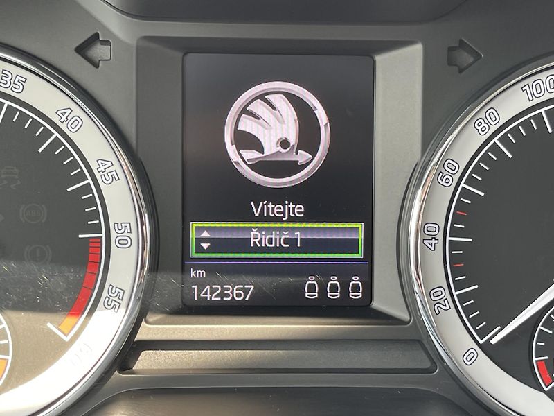 Škoda Octavia 2.0 TDi 135kW SCOUT DSG 4x4 ČR - fotka 35 z 55