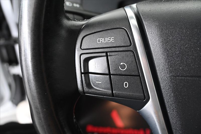 Volvo XC60 2,4 D5 133 kW AT6 AWD Záruka a - fotka 17 z 28