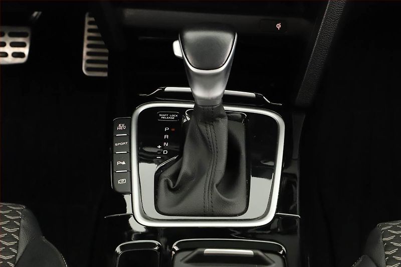 Kia Ceed (2023) Premium 1.6 GDI plug-in - fotka 16 z 19