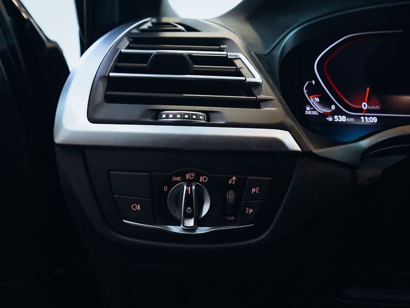 BMW X4 30d xDrive - fotka 11 z 27