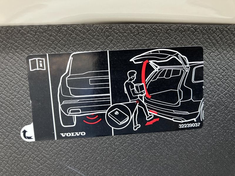 Volvo XC90 B5 AWD Ice Line Plus Dark AT8 - fotka 14 z 50