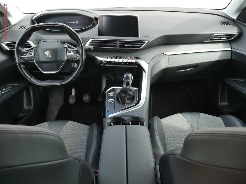 Peugeot 3008 (2019) 1.5 HDi, Allure, navi, kamera - fotka 8 z 16