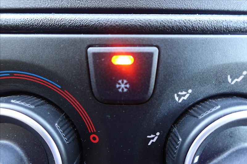 Fiat Ducato 2,3 JTD  L2H2 CHLAĎÁK DO 0°C - fotka 23 z 28
