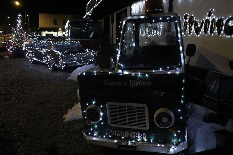 Vánočně nazdobené Auto retro muzeum v Litvínově.