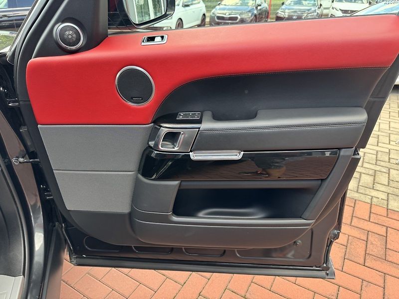 Land Rover Range Rover (2018) 4.4SDV8 Autobiography Vzduch - fotka 16 z 50