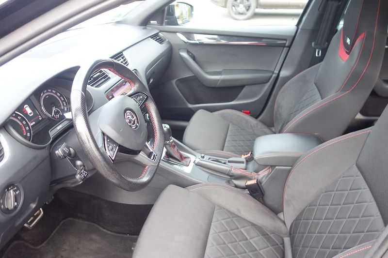 Škoda Octavia 2,0TDi 135kW RS DSG!! PANO!! - fotka 19 z 34