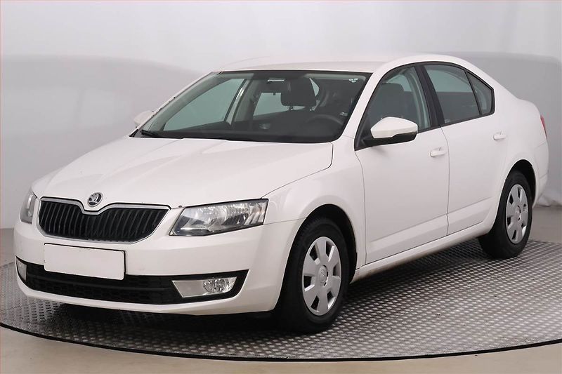 Škoda Octavia (2013) 1.6 TDI, Park. senzory - fotka 2 z 15