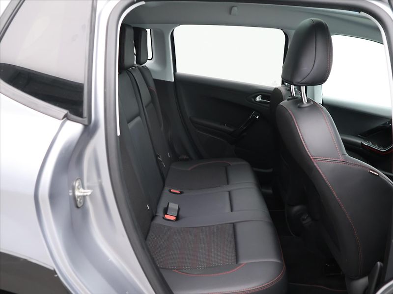Peugeot 2008 1,2 PT 81KW GT-LINE Panorama - fotka 13 z 33
