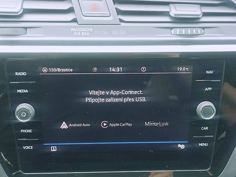Volkswagen Touran (2021) 1.5TSI 110kW 7míst výhřevy - fotka 16 z 35