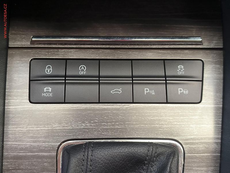 Škoda Octavia (2015) 2.0 TDi 4x4, Scout, DSG - fotka 19 z 28
