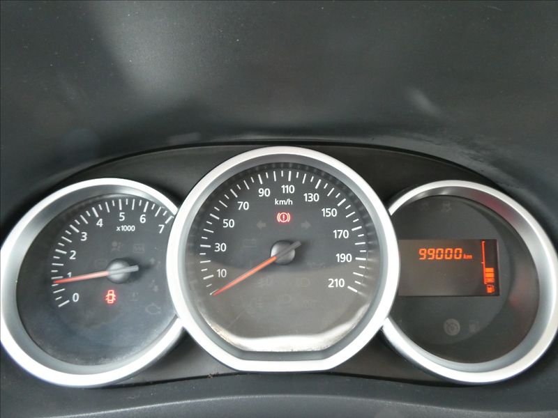 Dacia Lodgy 1,2 TCe 85kW klima,NAVI,závěs - fotka 30 z 35