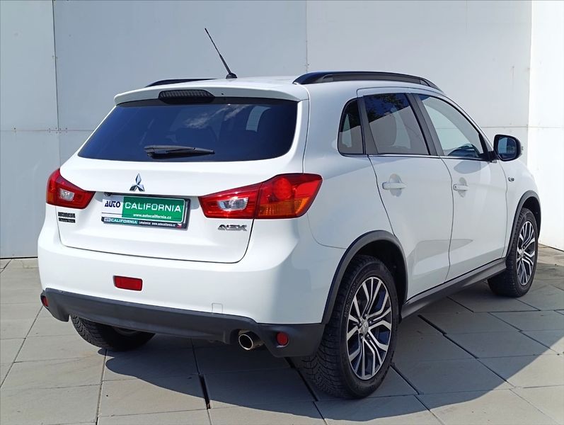 Mitsubishi ASX 1,6 DI-D 4x4 Kamera Navigace - fotka 7 z 37