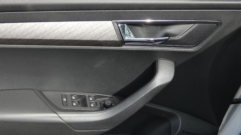 Škoda Karoq 2.0 TDI 110 kW Style - fotka 9 z 23
