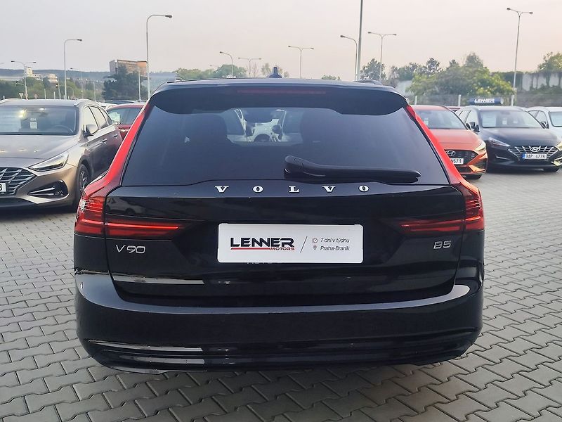 Volvo V90 B5 2.0/184kW Momentum Pro - fotka 6 z 39