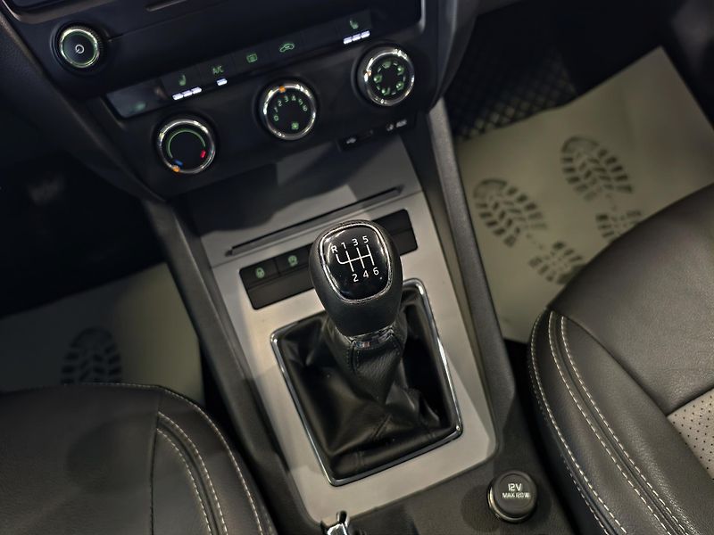 Škoda Octavia KOMBI 1.2 TSi 77kW VÝHŘEVY PDC - fotka 14 z 22
