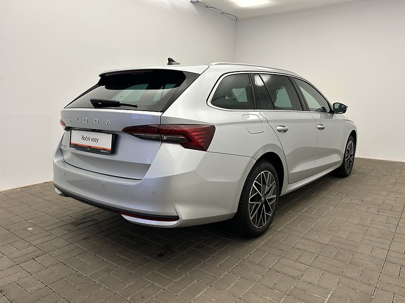 Škoda Octavia 1.5 TSI Top selection - fotka 2 z 26