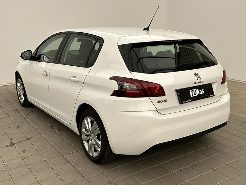 Peugeot 308 1.2 i . - fotka 3 z 21