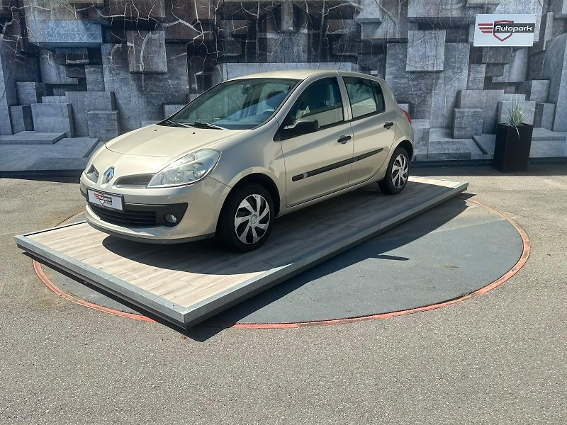 Renault Clio (2007) 1.2i, 55KW - fotka 3 z 20