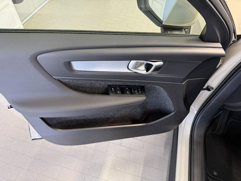 Volvo XC40 (2026) B3 2.0L 163 HP AT7 FWD CORE - fotka 12 z 21
