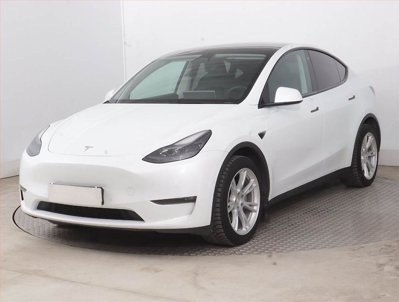 Tesla Model Y (2022) Long Range AWD 79kWh, SoH 92% - fotka 2 z 21