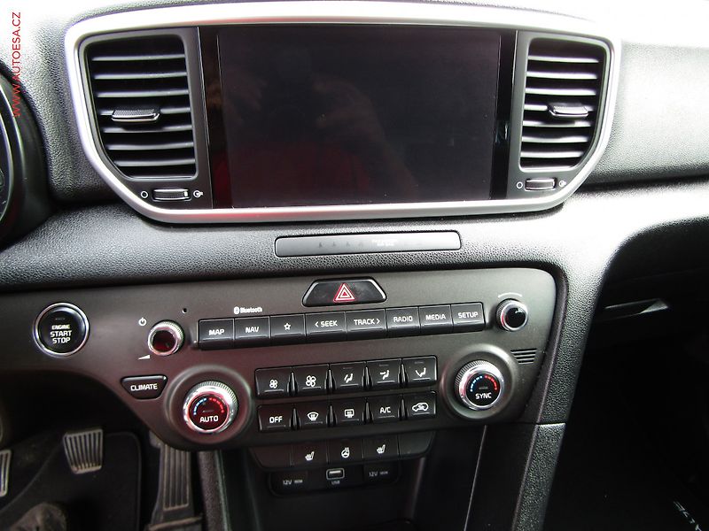 Kia Sportage (2021) 1.6 CRDi, ČR, TOP - fotka 12 z 21