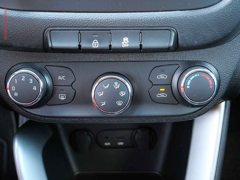 Kia Ceed (2016) 1.4 i, 2.maj,ČR, servis - fotka 13 z 15