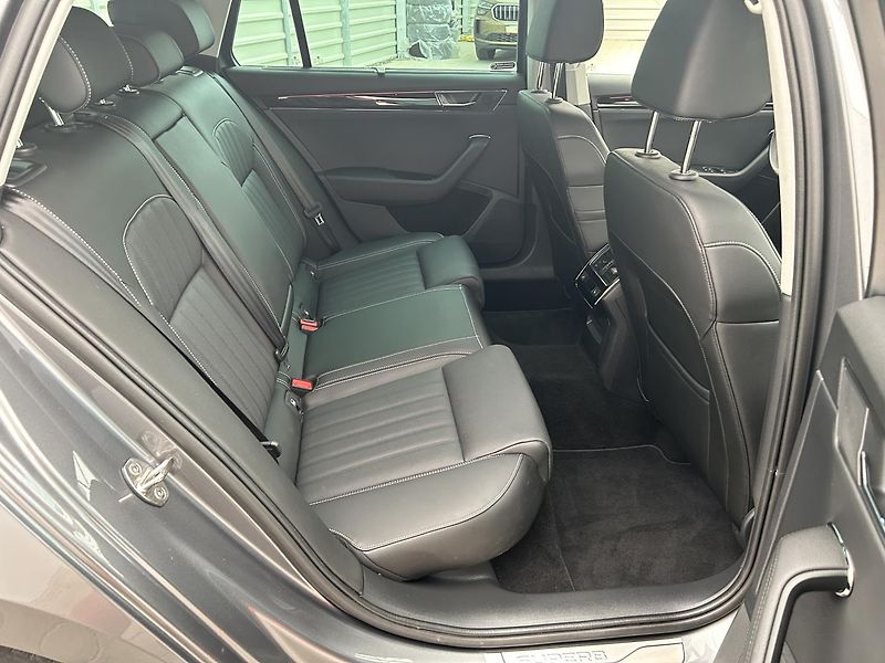 Škoda Superb 2.0 TDI L & K - fotka 32 z 35