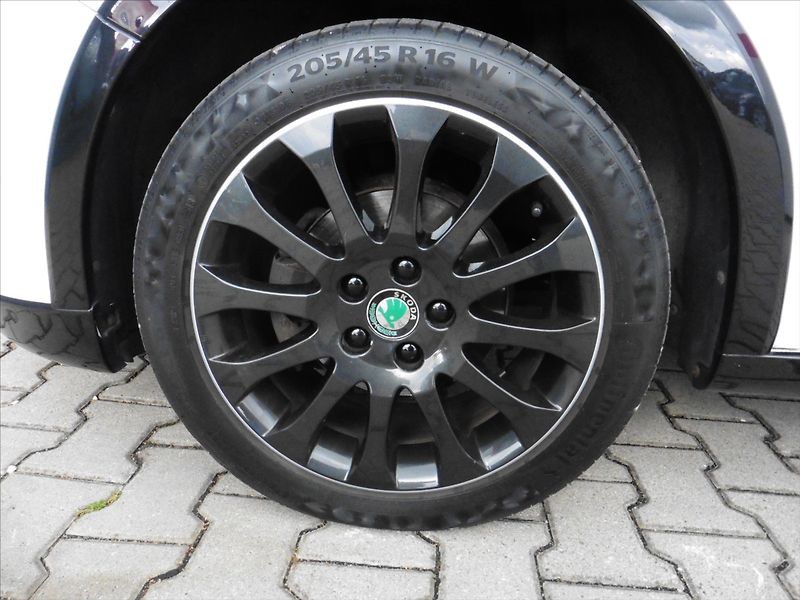 Škoda Fabia 1.2 TSi Monte Carlo 1.maj. - fotka 14 z 15