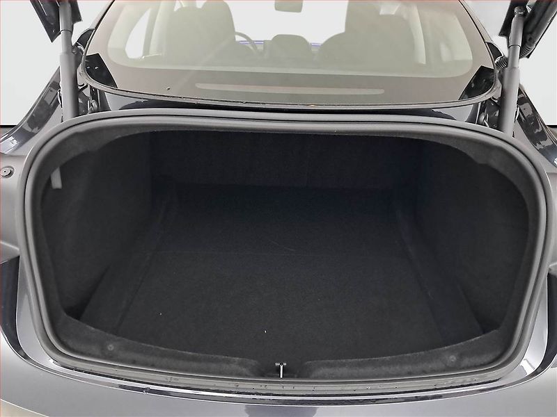 Tesla Model 3 (2025) Standard Range 60kWh, SoH 98% - fotka 14 z 34