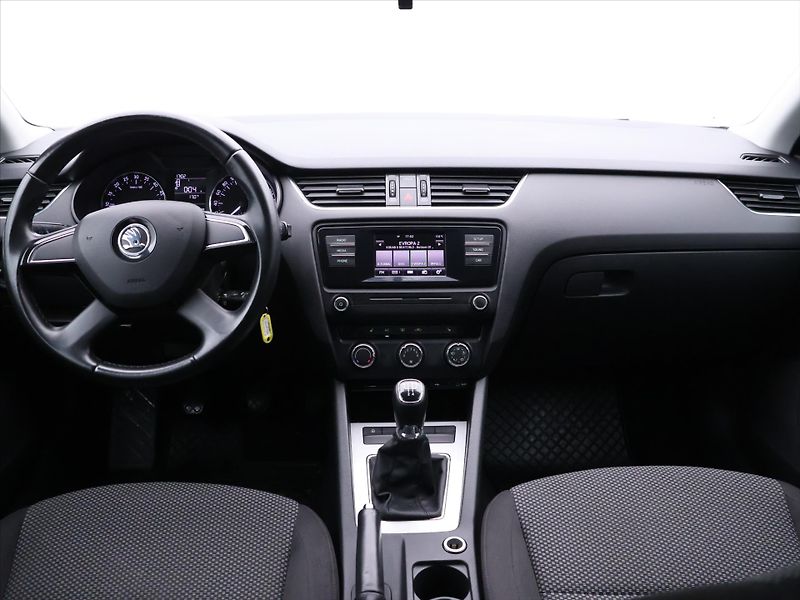 Škoda Octavia 1,6 TDI Ambition Klima Tempoma - fotka 21 z 28