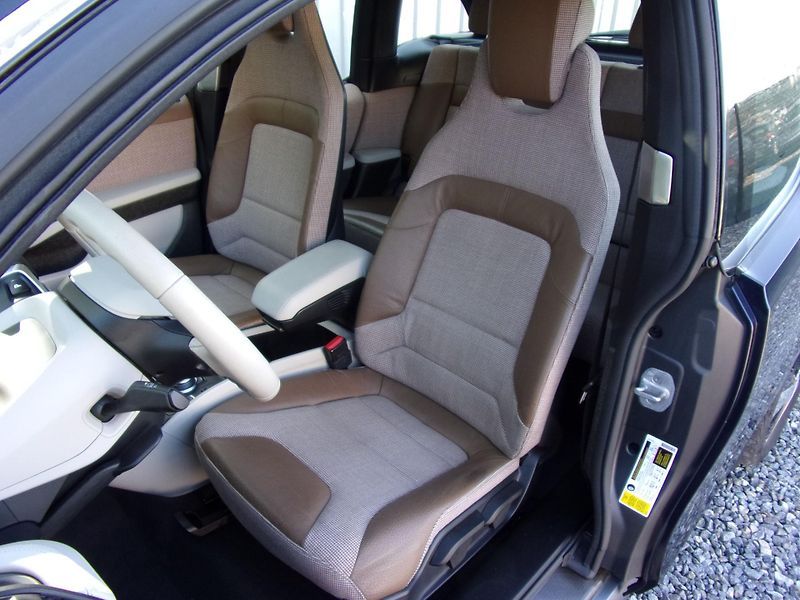 BMW i3 (2020) 120Ah 42kWhBEV  NÁJEZD 42000KM - fotka 14 z 23