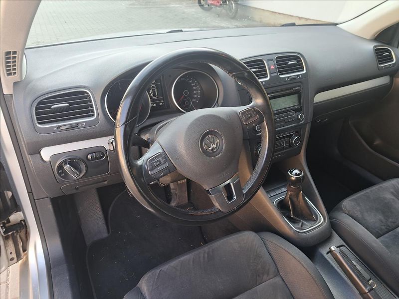 Volkswagen Golf 1,6 TDI Variant - fotka 19 z 43