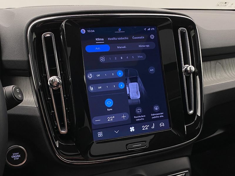 Volvo XC40 B4 DARK ULTRA AUT CZ - fotka 41 z 56