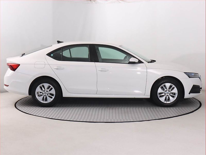 Škoda Octavia (2023) Ambition 1.5 TSI - fotka 6 z 20