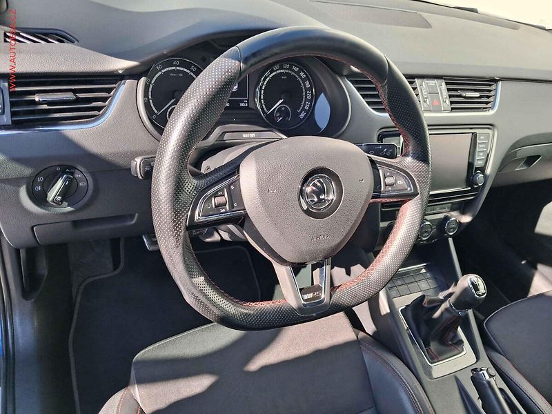 Škoda Octavia (2015) 2.0 TSi, RS, TZ, park.asist - fotka 12 z 20