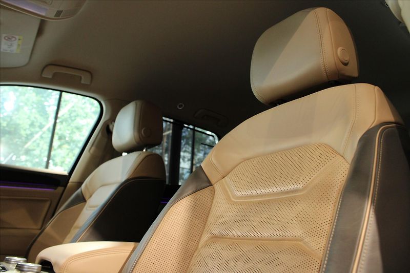 Volkswagen Touareg V6 TDi 210kW 4MOTION ACC/DYN/N - fotka 9 z 38