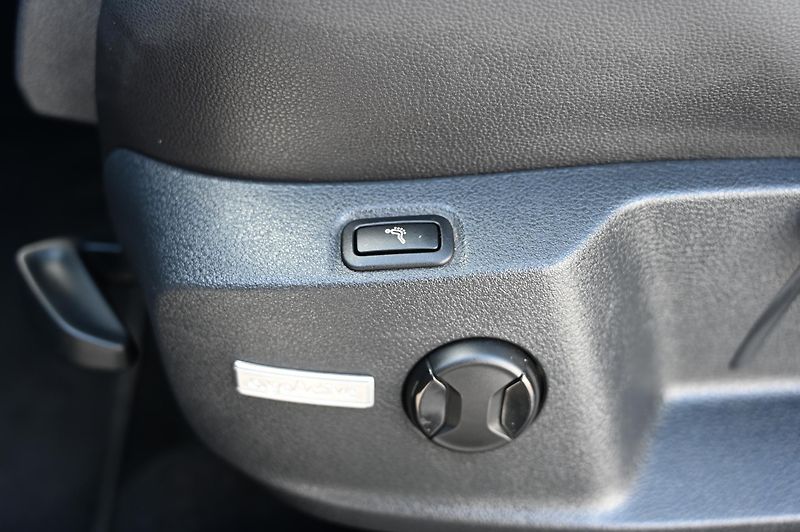 Volkswagen Golf VII 2.0TDI 110KW Highline 2/17 - fotka 29 z 57