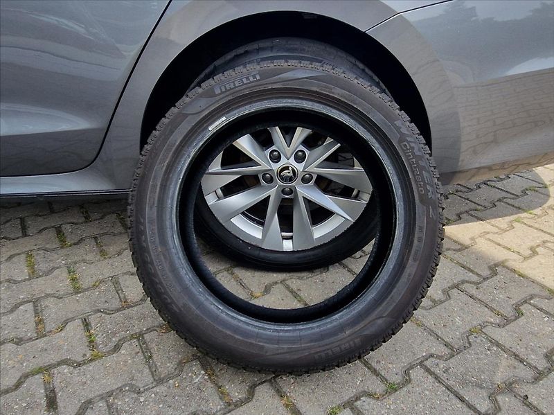 Škoda Octavia 2,0 TDI DSG TOPSTAV +ZIMNÍPNEU - fotka 45 z 46