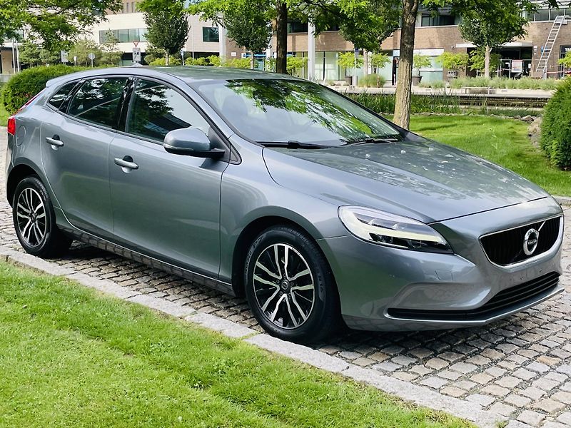 Volvo V40 2.0i MANUÁL KAMERA SERVISKA - fotka 9 z 45